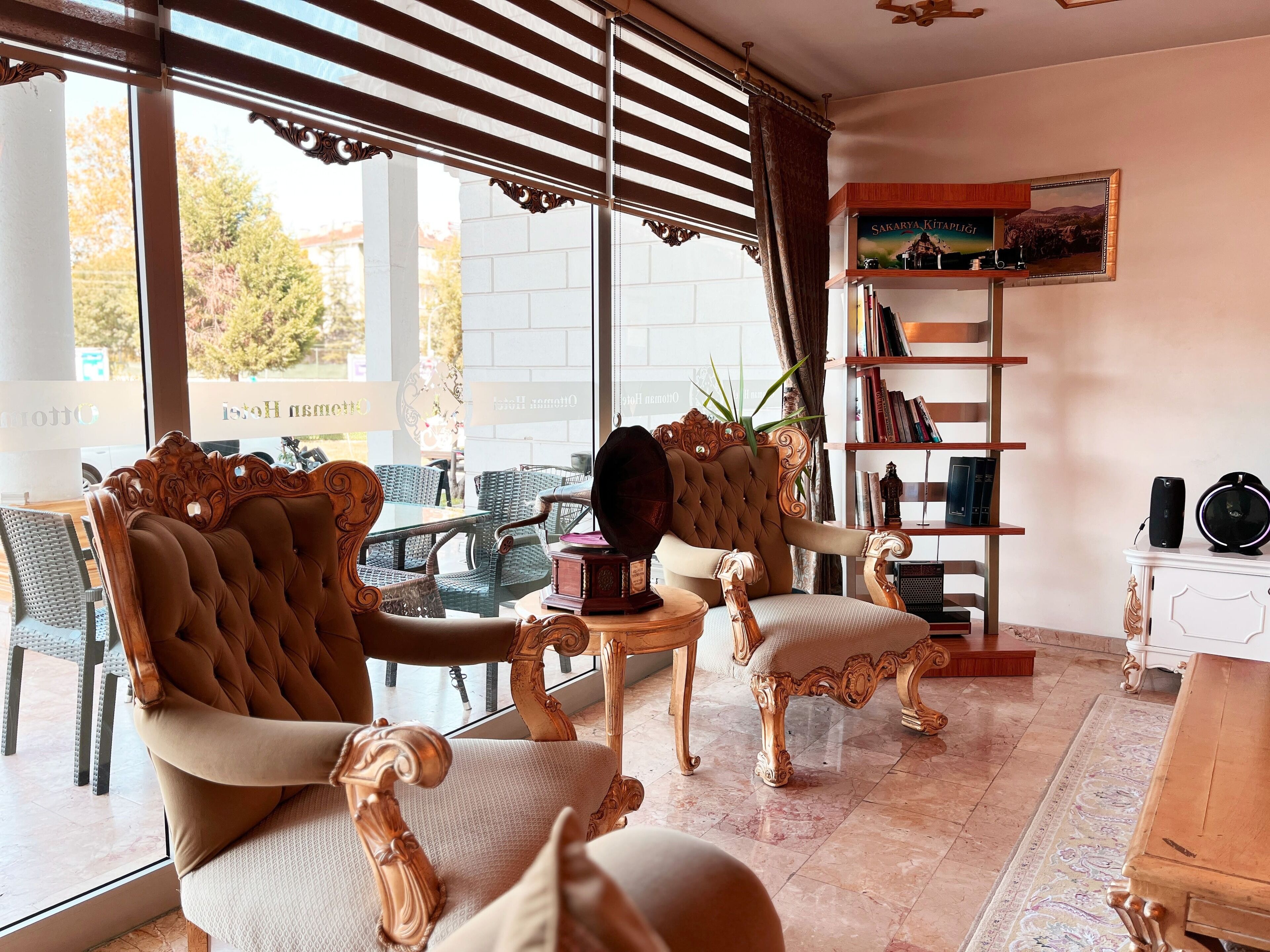 Coin salon dans le hall