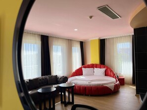 Dobbeltrom – honeymoon | Sengetøy av topp kvalitet, minibar, skrivebord og strykejern/-brett