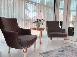 Deluxe-Doppelzimmer | Hochwertige Bettwaren, Minibar, Schreibtisch, Bügeleisen/Bügelbrett