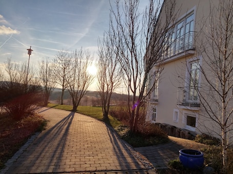 Property grounds. ausZEIT - Ihr Sibyllenbad Gästehaus