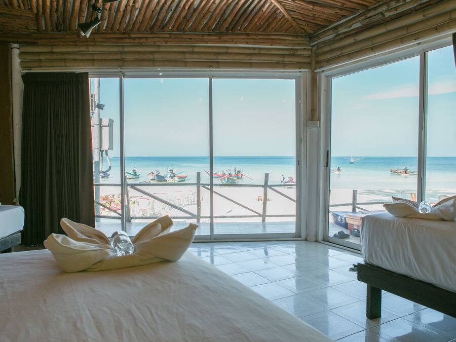 Deluxe Beach Front - Adult Only | Free WiFi, bed sheets