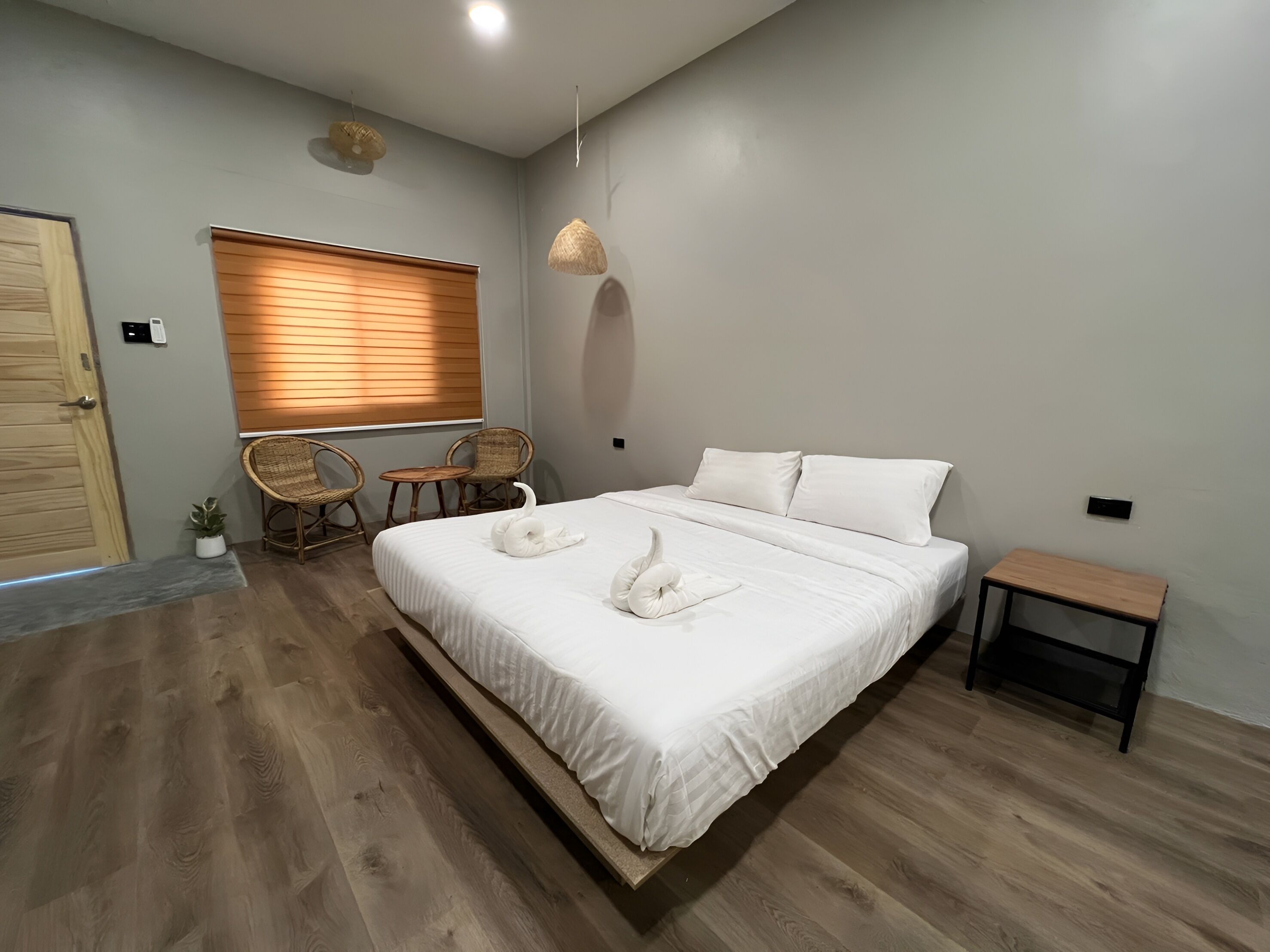 Free WiFi, bed sheets