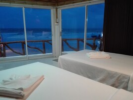 Deluxe Beach Front - Adult Only