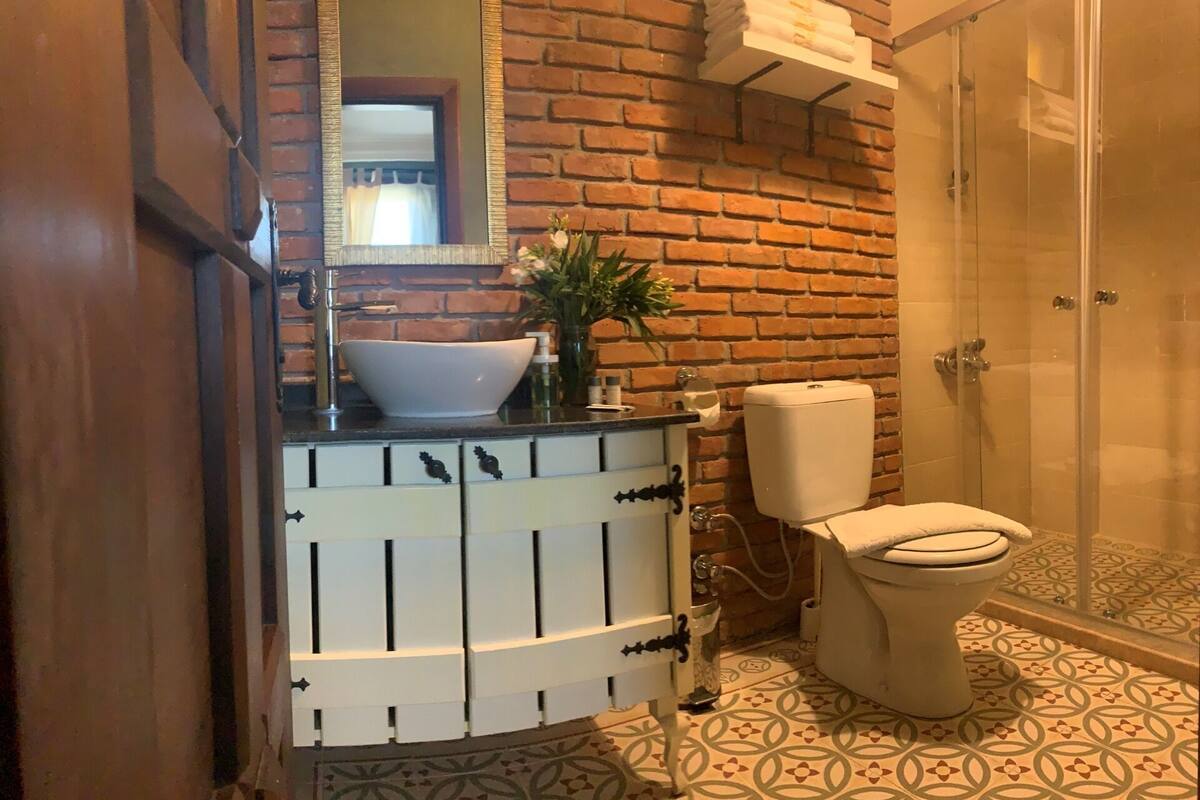 deluxe room | bathroom | shower, free toiletries, hair dryer, slippers