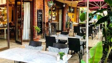 Breakfast, lunch and dinner served