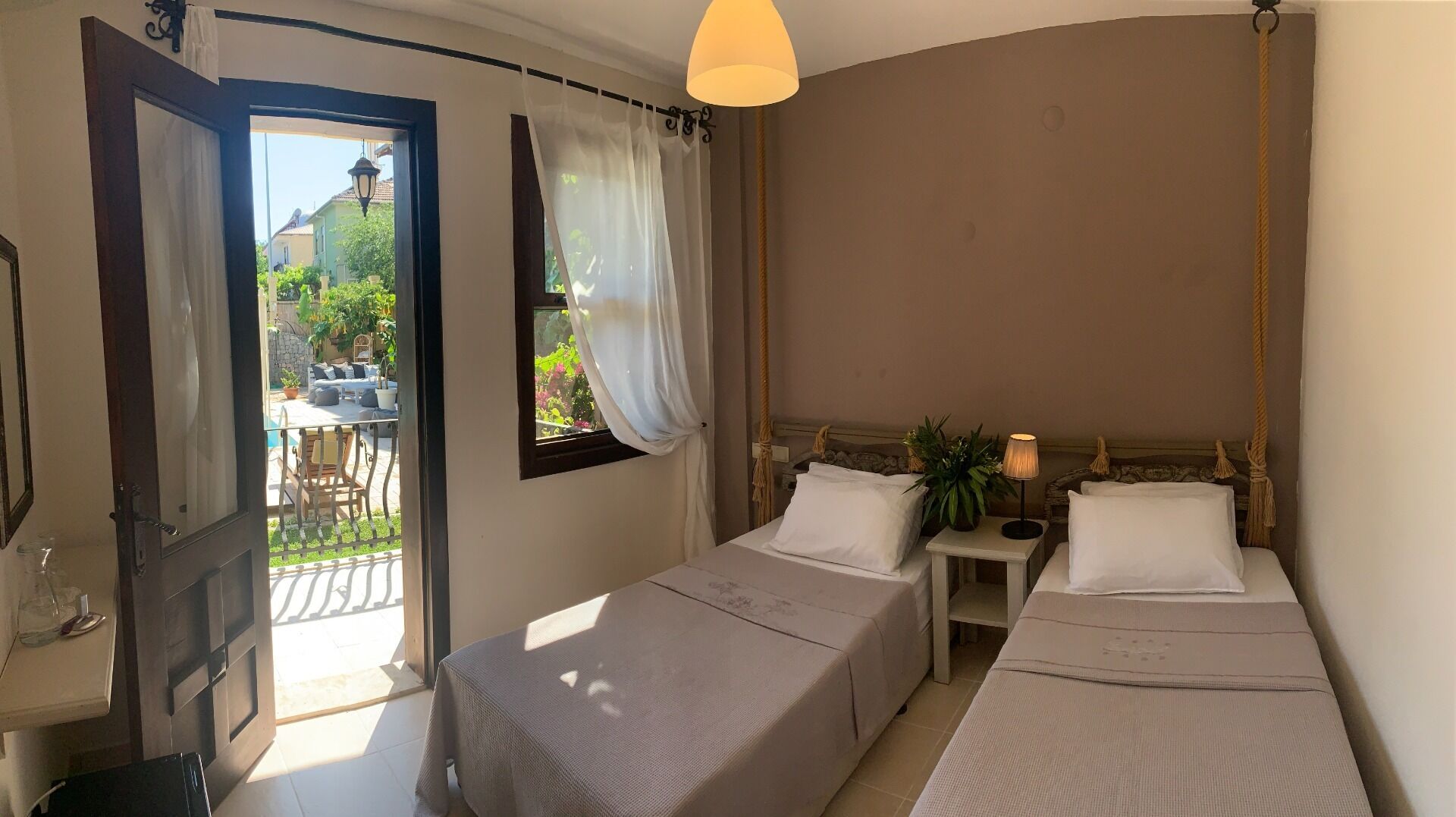 standard double or twin room | 1 bedroom, minibar, desk, blackout curtains