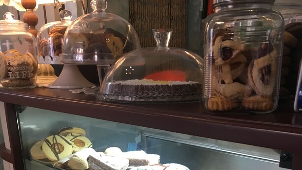 A bakery display case with various baked goods including pies, cakes, and cookies. - Almayer La Locanda della Bicicletta (Gaeta)