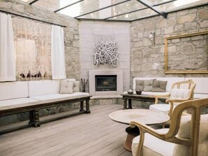 Coin salon dans le hall