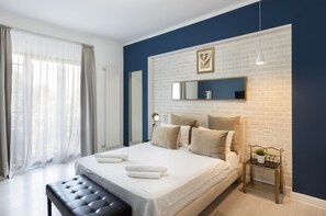 Luxury Suite | Egyptian cotton sheets, premium bedding, memory-foam beds, minibar - Metropole Apartments Old City (Bucharest)
