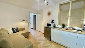 Luxury Apartment, Balcony | In-room dining