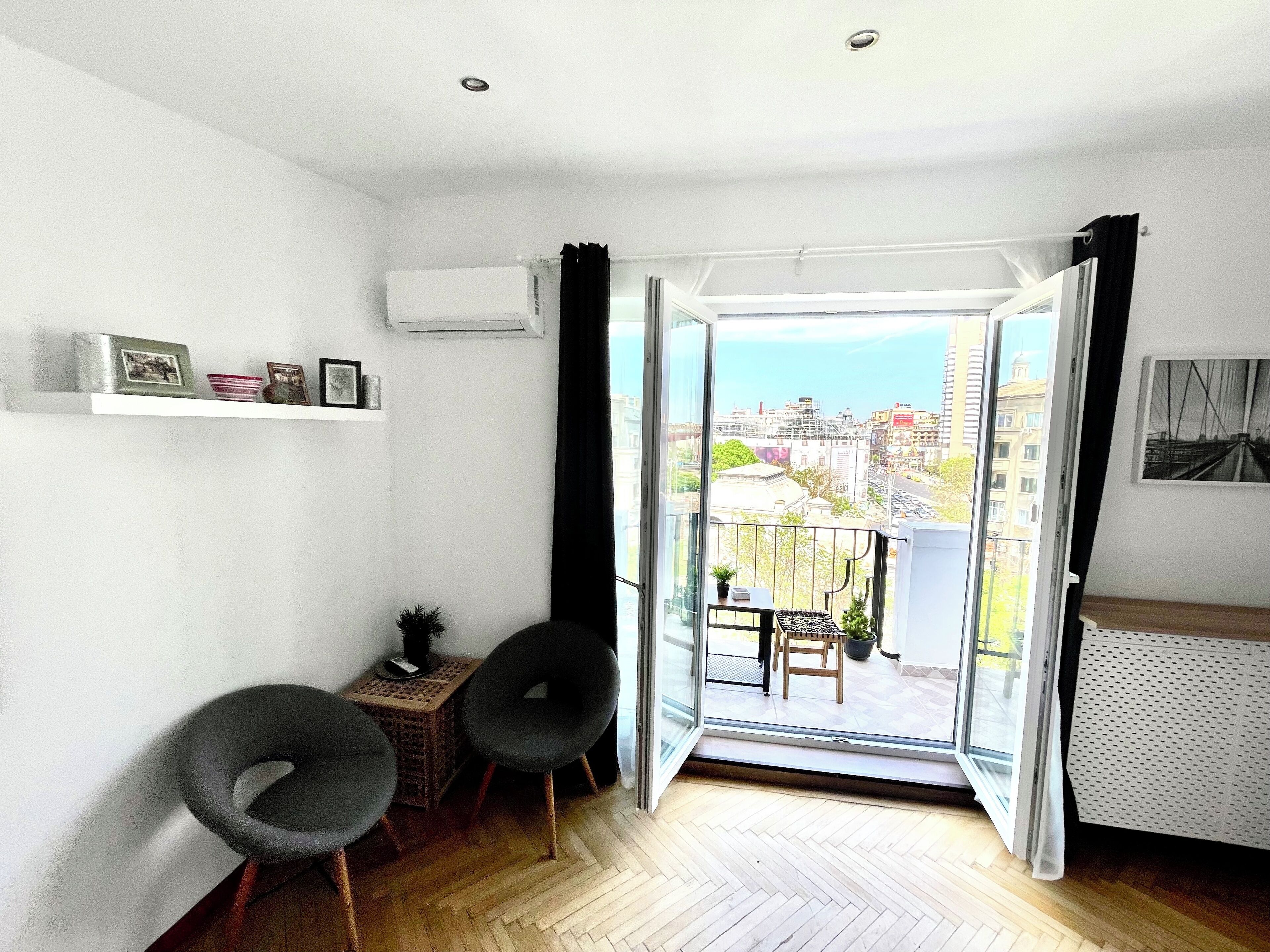 奢華公寓, 陽台 | 埃及棉床單、高級寢具、記憶床墊、迷你吧