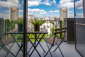 Suite panorámica, vistas a la ciudad | Terraza o patio