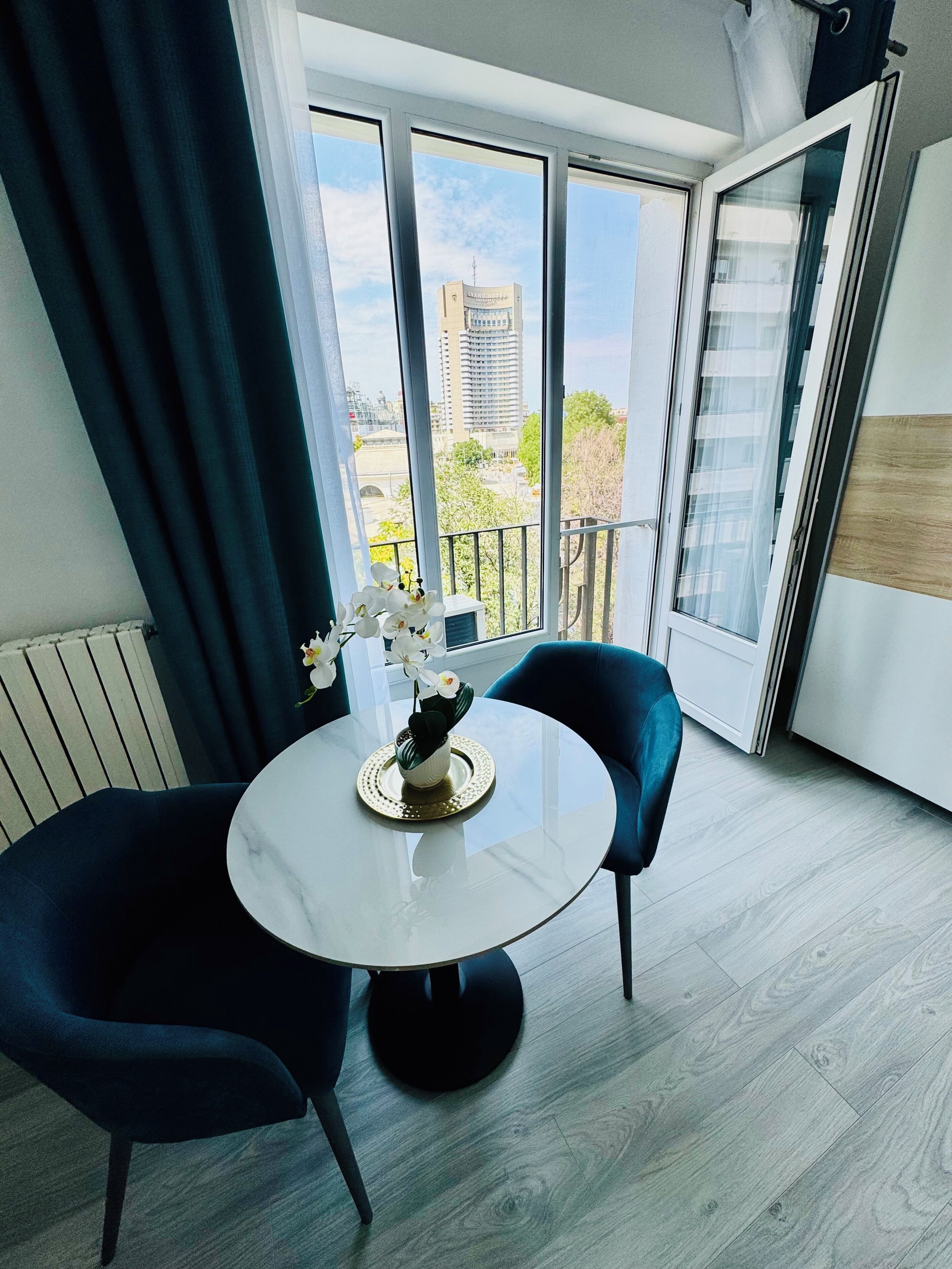 Grand Studio | Egyptian cotton sheets, premium bedding, memory-foam beds, minibar