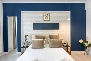 Luxury Suite | Egyptian cotton sheets, premium bedding, memory-foam beds, minibar - Metropole Apartments Old City (Bucharest)