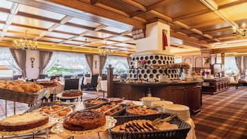 Servizio di colazione, pranzo e cena