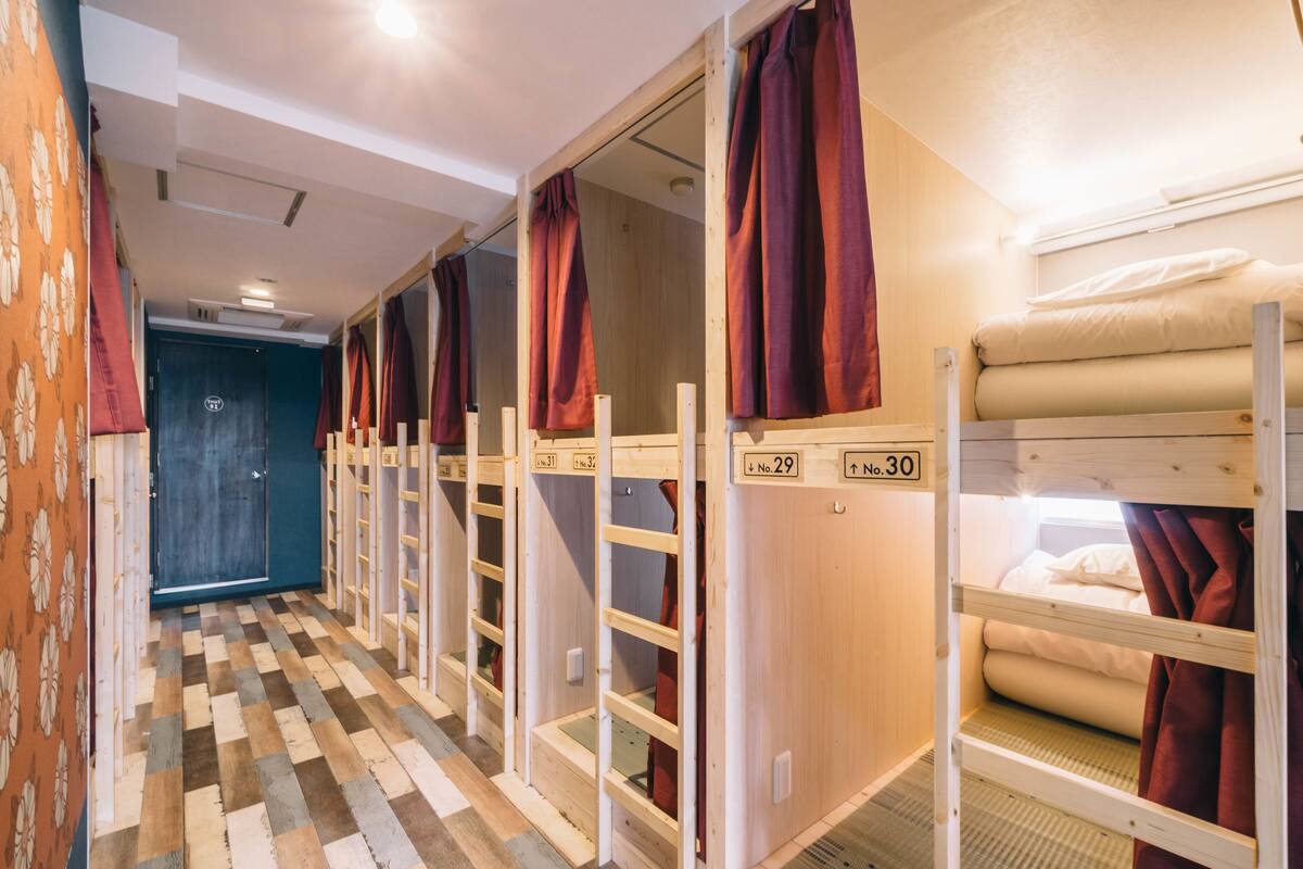 Shared Dormitory, Women only