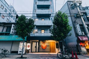 Exterior - IKIDANE House Namba Osaka - Hostel (Osaka)
