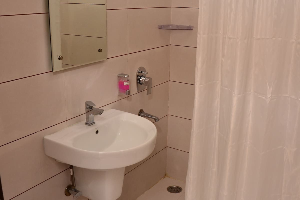 shower, free toiletries, slippers, towels