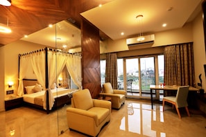 Suite, 1 Double Bed, Non Smoking | 1 bedroom, desk, soundproofing, iron/ironing board - Vits Devbhumi Hotel (Dwarka)