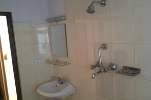 Standardzimmer | Waschbecken im Bad