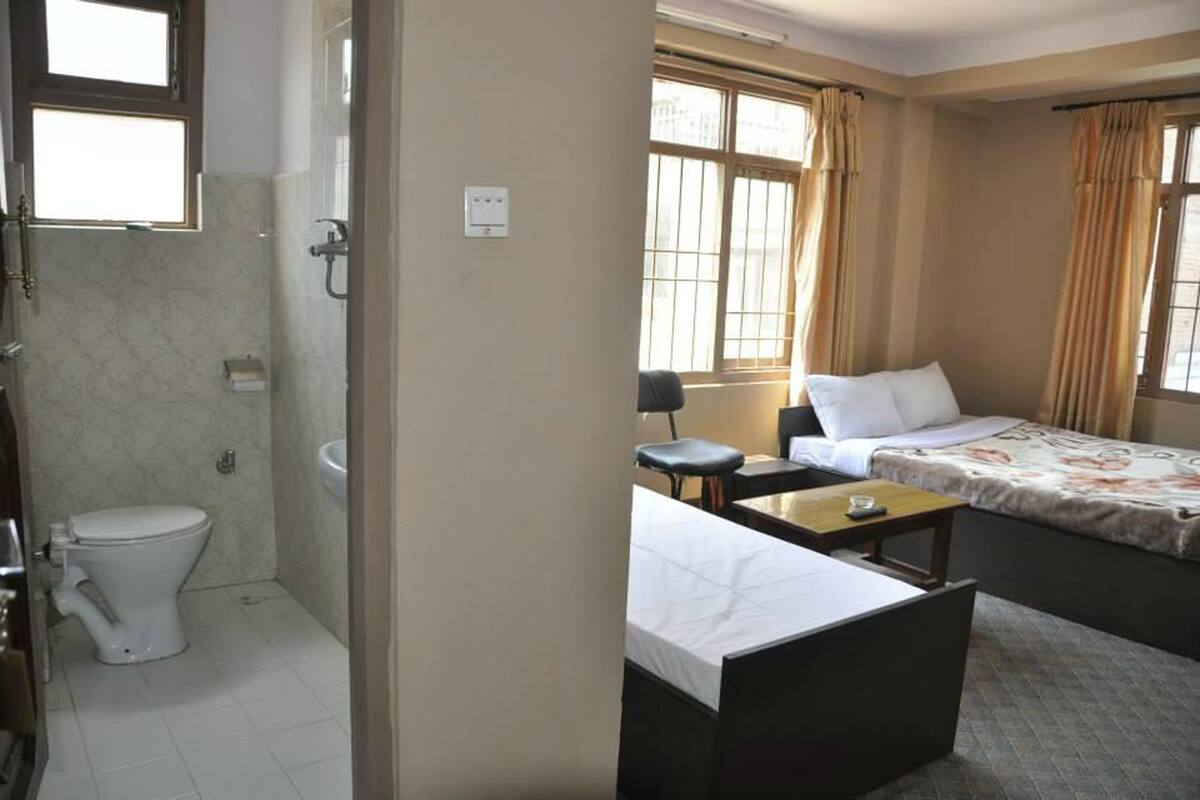 Standard Room | In-room safe, desk, WiFi (free)