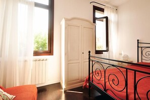 Superior Double Room (Private External Bathroom) | Desk, free cots/infant beds, free WiFi - La casa del mercante Veneziano B&B (Venice)