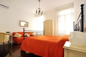 Habitación doble superior (Private External Bathroom) | Escritorio, cunas gratuitas, wifi gratis