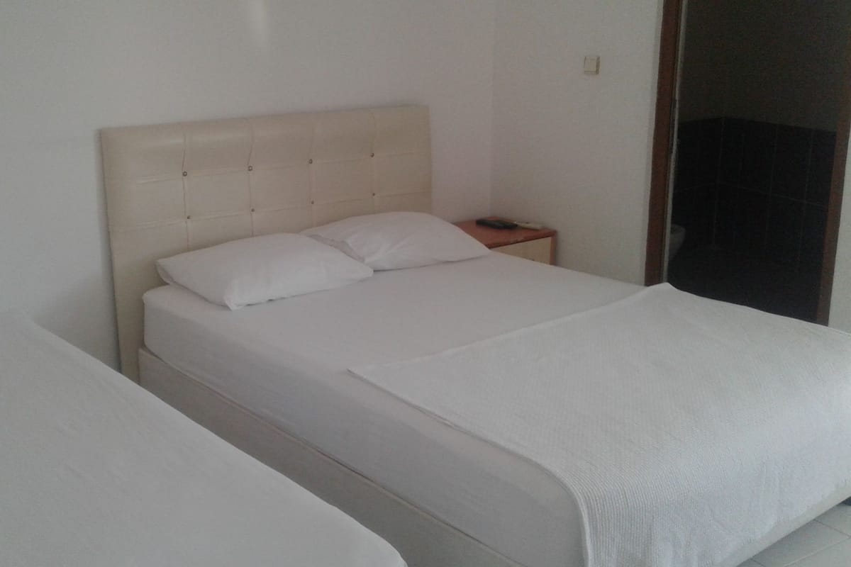 Iron/ironing board, free WiFi