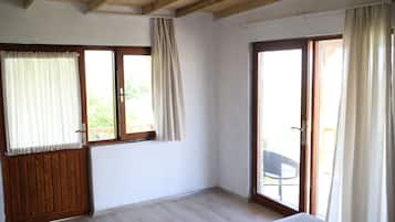 Deluxe Room, Sea View | Iron/ironing board, free WiFi