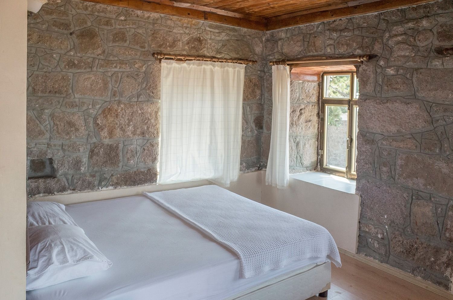 Standard Double Room | Iron/ironing board, free WiFi