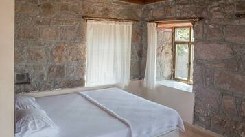 Standard Double Room | Iron/ironing board, free WiFi