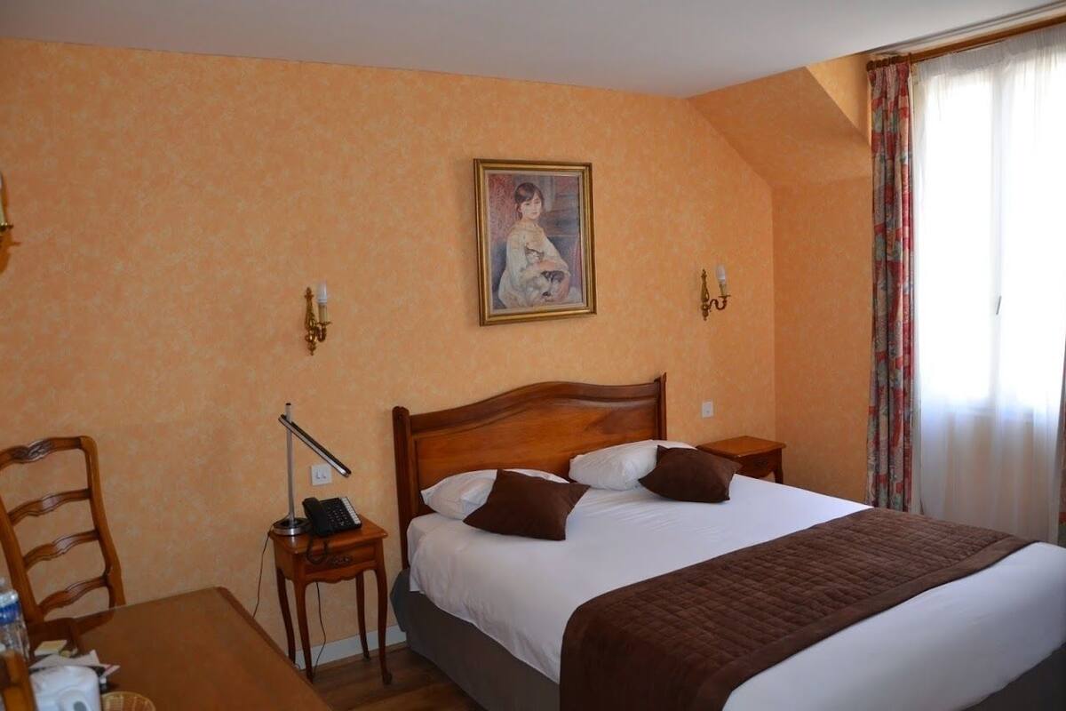 standard double room | in-room safe, desk, soundproofing, free wifi