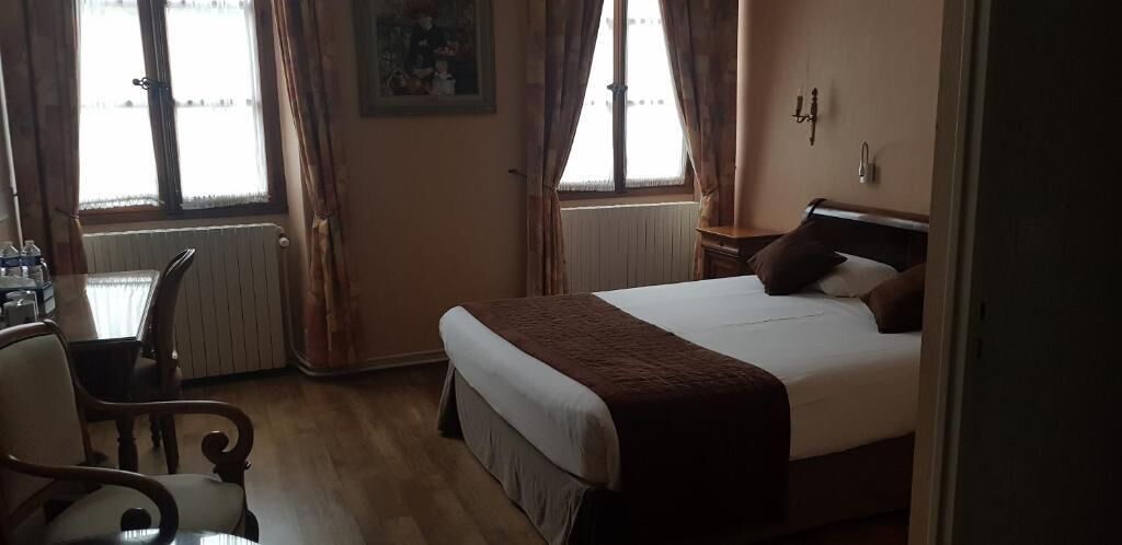 In-room safe, desk, soundproofing, free WiFi