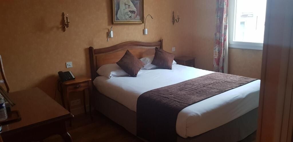 In-room safe, desk, soundproofing, free WiFi