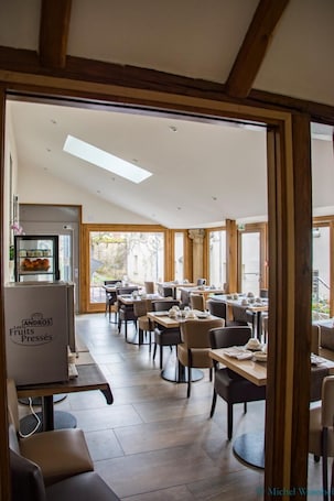 Restaurant. Logis Relais Saint Vincent