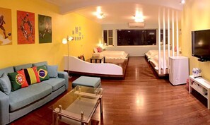 舒適客房 | 起居區 |  LCD 液晶電視