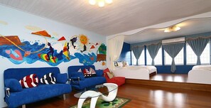 Comfort Quadruple Room | Desk, free WiFi, bed sheets - Pottery B&B (Jiaoxi)