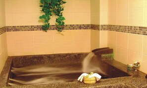 Comfort Double Room | Bathroom | Separate tub and shower, free toiletries, hair dryer, slippers - Pottery B&B (Jiaoxi)