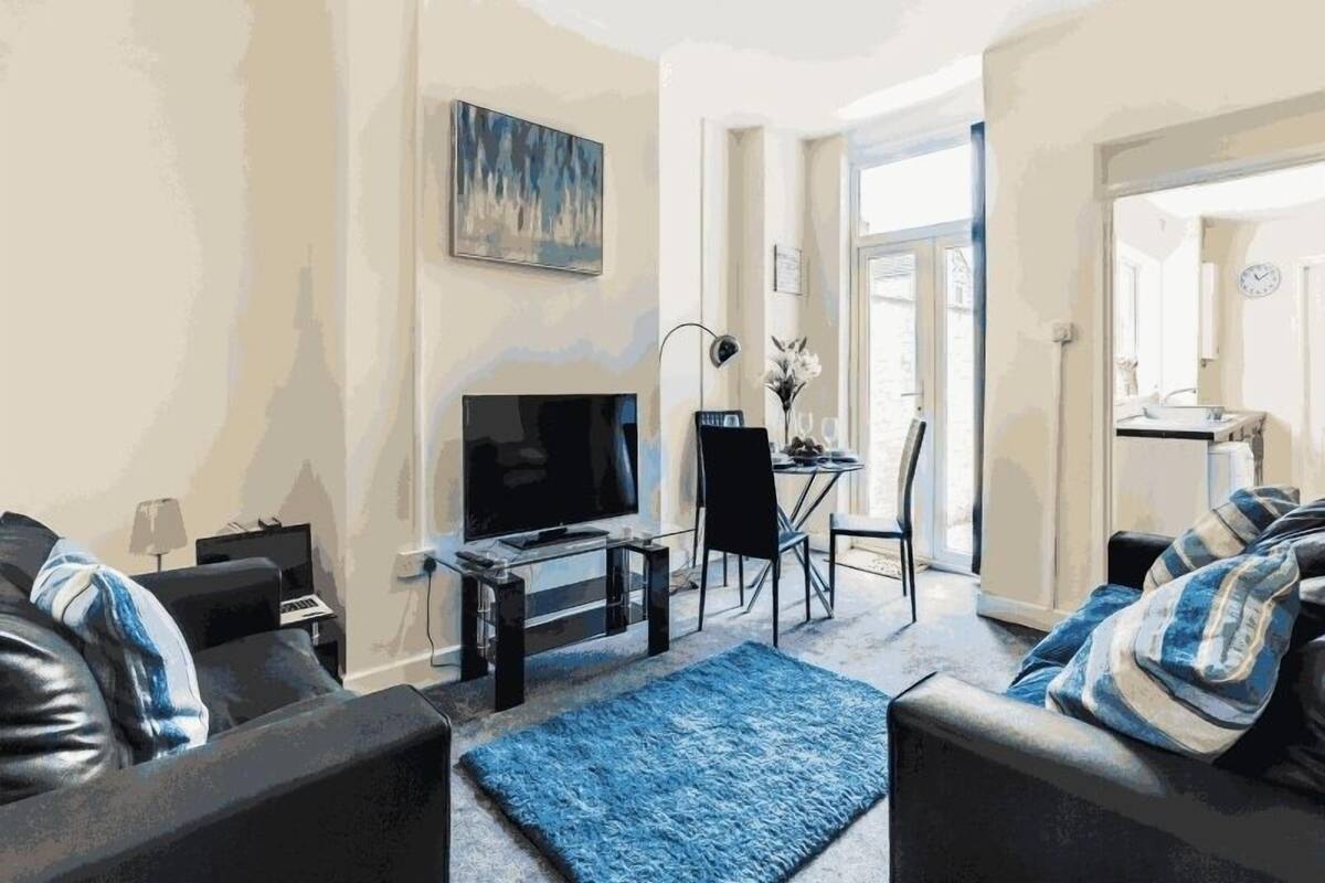 Superior Double Room, Shared Bathroom (With TV)