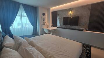 Suite | Meja, seterika/papan seterika, Wi-fi percuma, cadar katil