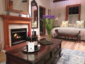 Double Room, 1 King Bed | Premium bedding, minibar, in-room safe, desk