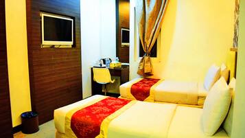 Desk, soundproofing, iron/ironing board, free WiFi