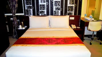 Executive Suite | Desk, soundproofing, iron/ironing board, free WiFi