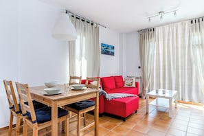 Shower, free toiletries, hair dryer, bidet