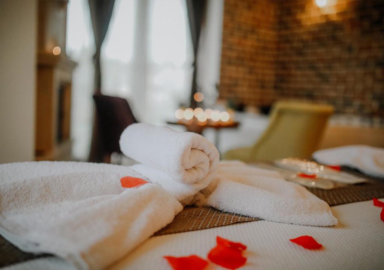 exclusive room, jetted tub, fireplace | 1 bedroom, minibar, desk, soundproofing