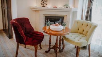 Exclusive Room, Jetted Tub, Fireplace | Frigobar, escrivaninha, quartos à prova de som, Wi-Fi de cortesia