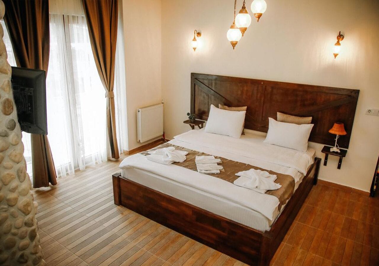 exclusive room, jetted tub, fireplace | 1 bedroom, minibar, desk, soundproofing