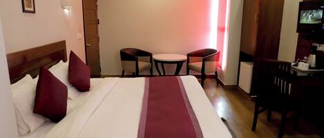 Zimmersafe, Schreibtisch, Bügeleisen/Bügelbrett, Zustellbetten