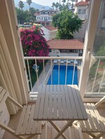 Caja de seguridad en la habitación y escritorio