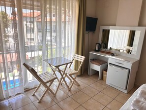 Room | Living area | Flat-screen TV - Grandma's Garden (Ortaca)
